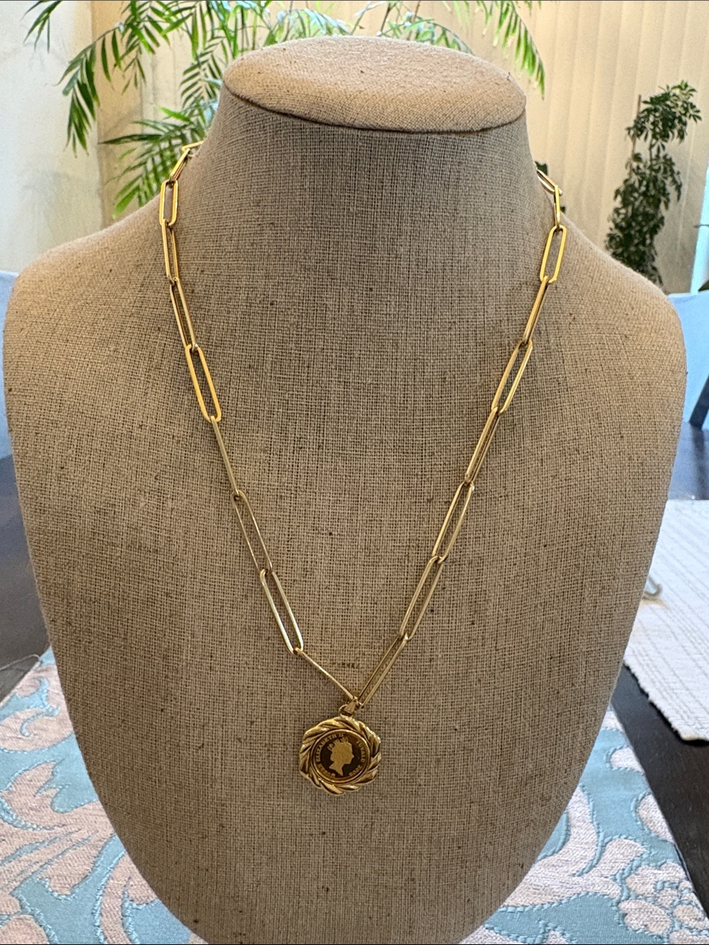 Pure 18k and Authentic Gold Medallion Pendant Necklace - Women's Fashion Jewelry